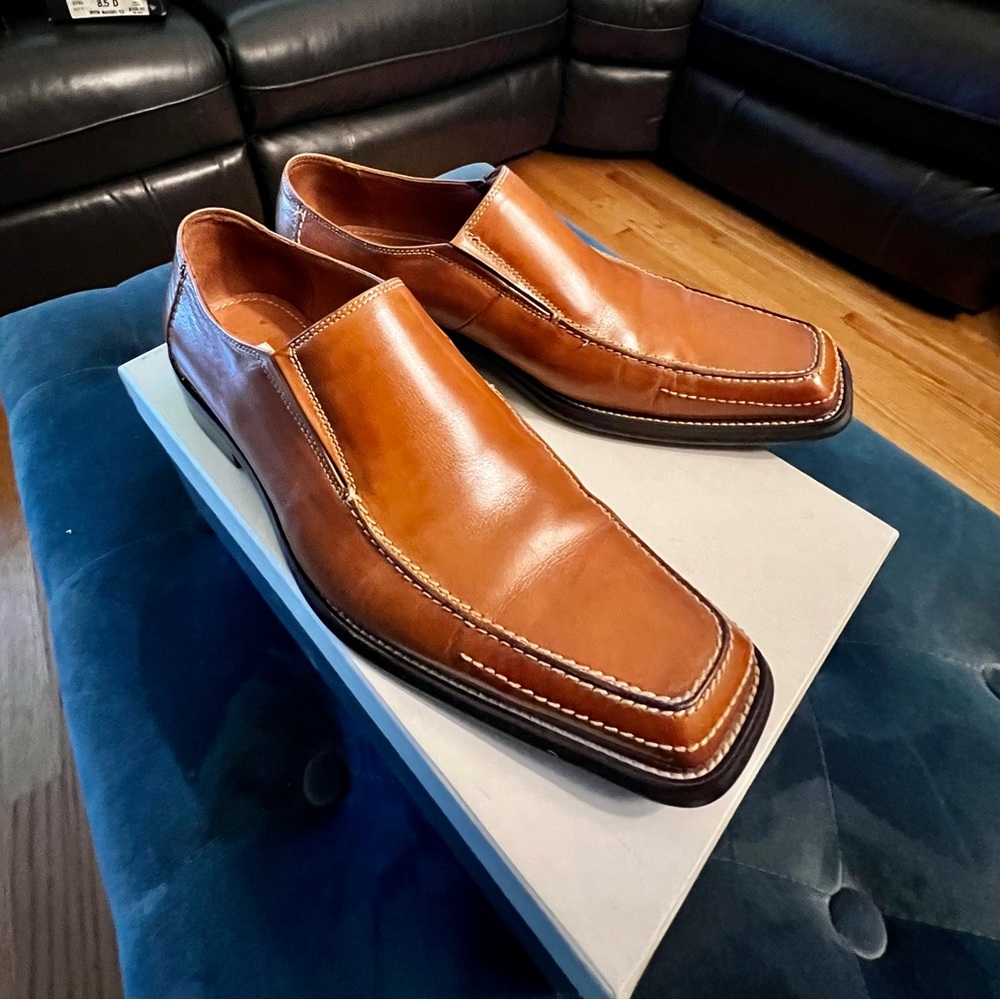 Men’s size 8.5 Tan Leather Slip-on Dress Shoe